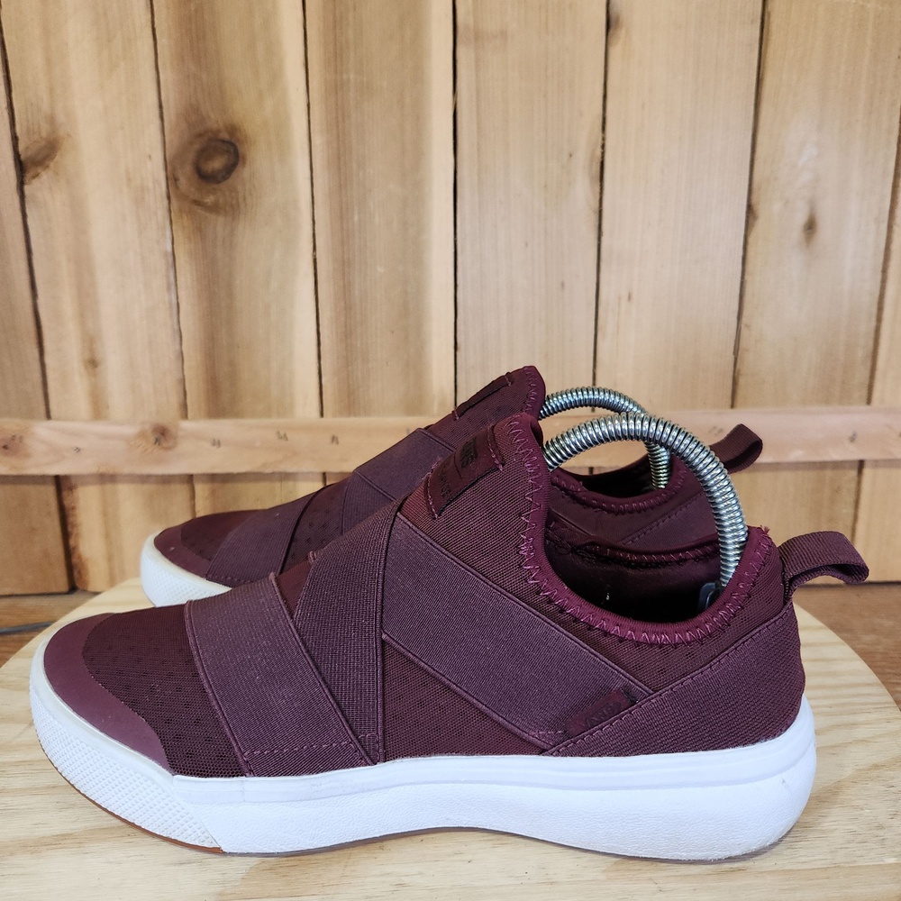 Vans UltraRange Gore Port Royale Slip On Shoes Womens 8.5 Red UltraCush Comfort